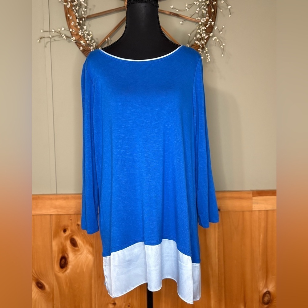 White House Black Market Royal Blue w/light blue satin feel bottom layer Sz: L